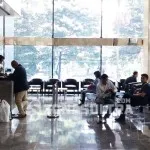 Sempat Tertunda Karena Sakit, Arbab Paproeka Lanjutkan Pemeriksaan di KPK Sempat Tertunda Karena Sakit, Arbab Paproeka Lanjutkan Pemeriksaan di KPK