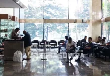 Sempat Tertunda Karena Sakit, Arbab Paproeka Lanjutkan Pemeriksaan di KPK Sempat Tertunda Karena Sakit, Arbab Paproeka Lanjutkan Pemeriksaan di KPK