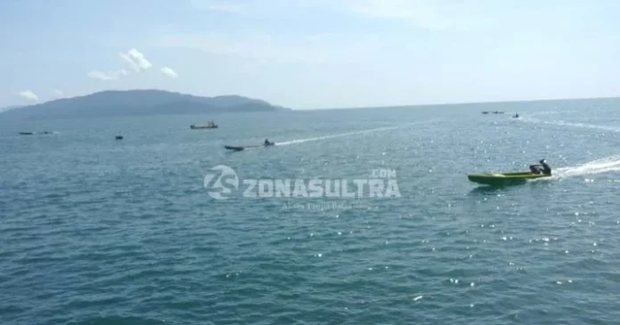 Balapan Perahu Meriahkan Hari Pahlawan di Konut