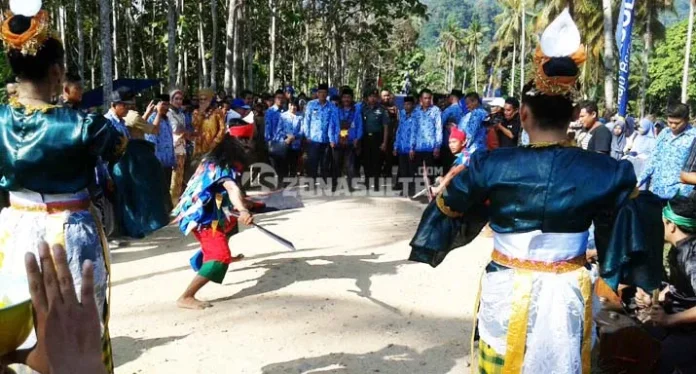 Kembangkan Sektor Perkebunan, Pemkab Konut dan Dirjen Perkebunan Tanam Ribuan Bibit Coklat