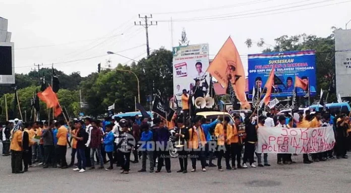 Gabungan Mahasiswa Muslim di Kendari Demo Minta Ahok Ditangkap