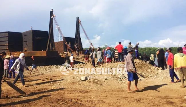 demo_baula Cemari Pesisir Laut, Ratusan Warga Desa Bungin Mengamuk di Areal Pertambangan PT Baula Putra Buana