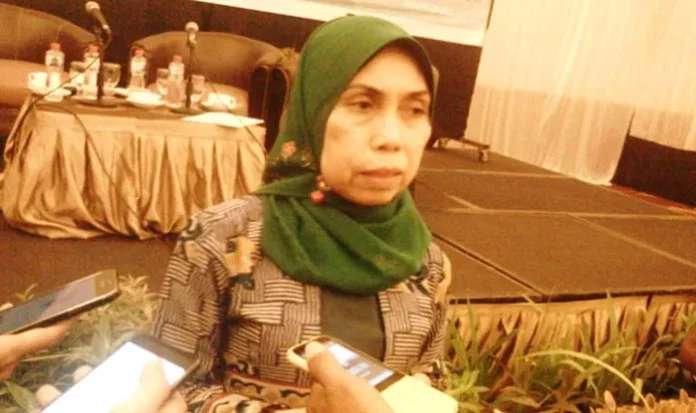 Dra. Adillah Pababbari Kepala Badan Pengawas Obat dan Makanan Kota Kendari (Kasman/ZONASULTRA.COM)
