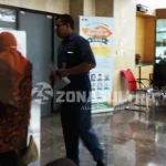 Sering Mangkir, Akhirnya Istri Akil Mochtar Penuhi Panggilan KPK Sering Mangkir, Akhirnya Istri Akil Mochtar Penuhi Panggilan KPK