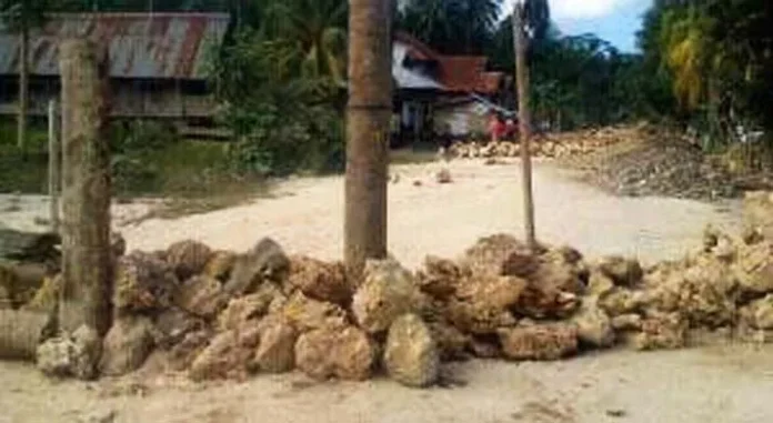 Reses di Busel, Anggota DPRD Sultra Yaudo Salam Ajo Diminta Perjuangkan Jalan Batauga-Sampolawa Yang Rusak Parah