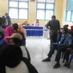 Inspektorat: Calon Kades Incumben Harus Kembalikan Aset Suasana verifikasi berkas oleh para calon kepala desa di Aula Kantor Kecamatan Loeya Sabtu (12/11/2016), pagi tadi. (Foto : Jaspin/ZONASULTRA.COM)