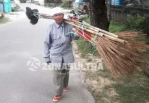 Impian Wajib Naik Tanah Suci Setelah 35 Tahun Berjualan Sapu Keliling Impian Wajib Naik Tanah Suci Setelah 35 Tahun Berjualan Sapu Keliling