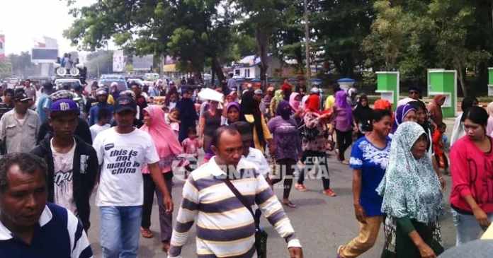 Ratusan Massa Berdemo Tuntut Kejelasan Pengungsi Korban Kerusuhan Ambon Maluku