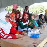 Puluhan Posko Siaga Kesehatan Layani Peserta Napak Tilas di Konut MENINGGAL DUNIA- Terlihat Anggota TNI sementara diefakusi oleh timnya karena meninggal dunia dalam kegiatan napak tilas dalam rangka mempringati hari pahlawan 10 november. (Jefri/ZONASULTRA.COM).