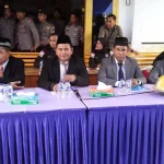 Berkas Tak Lengkap, KPUD Buton Kembali Tolak Paslon Hamin-Farid Komisi Pemilihan Umum Daerah (KPUD) Kabupaten Buton kembali menolak syarat calon dan pencalonan H Hamin dan Farid Bachmid di hari terakhir perpanjangan masa pendaftaran Bupati dan Wakil Bupati Buton yang dibuka sejak, Senin-Rabu (14-16/11/2016). Pendaftaran ulang ini dibuka sesuai dengan keputusan Panitia Pengawas Pemilu (Panwaslu) Kabupaten Buton.