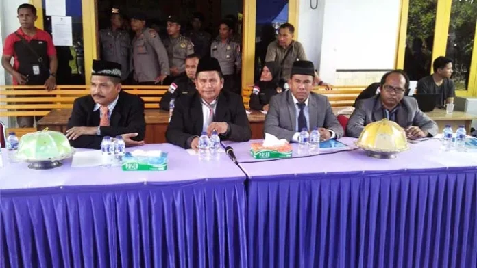 Komisi Pemilihan Umum Daerah (KPUD) Kabupaten Buton kembali menolak syarat calon dan pencalonan H Hamin dan Farid Bachmid di hari terakhir perpanjangan masa pendaftaran Bupati dan Wakil Bupati Buton yang dibuka sejak, Senin-Rabu (14-16/11/2016). Pendaftaran ulang ini dibuka sesuai dengan keputusan Panitia Pengawas Pemilu (Panwaslu) Kabupaten Buton.