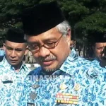 Nur Alam Mendadak Marah-Marah di Upacara HUT Korpri 45 Nur Alam Mendadak Marah-Marah di Upacara HUT Korpri 45