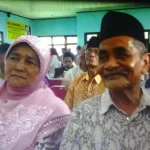 47 Tahun Menikah, Pasutri Ini Akhirnya Dapat Surat Nikah Bupati Wakatobi, Sulawesi Tenggara (Sultra) Arhawi Ruda, bersama ratusan masyarakat pulau Tomia melakukan penanaman pohon di puncak wisata Waruu, Kecamatan Tomia,