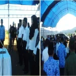 Bupati Konut Lantik Anggota BPD Desa Tokowuta di Atas Tumpukan Ore Nikel Bupati Ruksamin saat mengambil sumpah lima anggota Badan Permusyawaratan Desa (BPD) Tokowuta Kecamatan Lasolo, Konawe Utara, Kamis (17/11/2016). (MURTAIDIN/ZONASULTRA.COM)