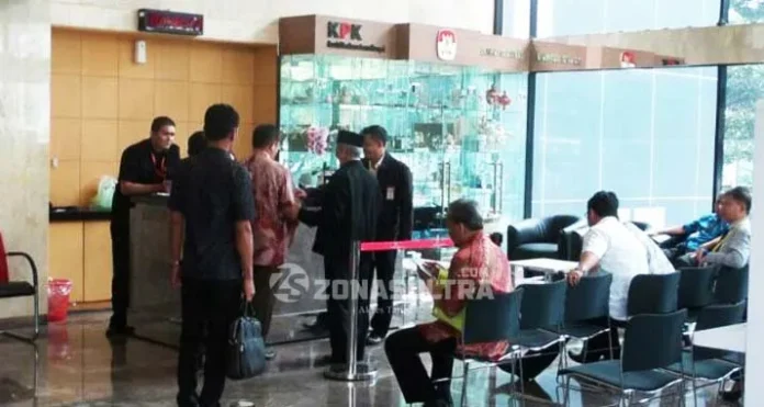 KPK Periksa Mantan Ketua MK Terkait Kasus Suap Umar Samiun