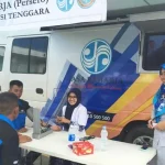 Berikan Kenyamanan pada Penumpang, Sopir Bosowa Taksi Lakukan Pemeriksaan Kesehatan Pemeriksaan kesehatan seluruh sopir taksi Bosowa melakukan pemeriksaan kesehatan di Pool Bosowa Taksi di Jalan Ahmad Yani Kendari, Senin (14/11/2016) kemarin. Pemeriksaan ini diikuti oleh sekitar 50 orang sopir.(Foto : Istimewa)