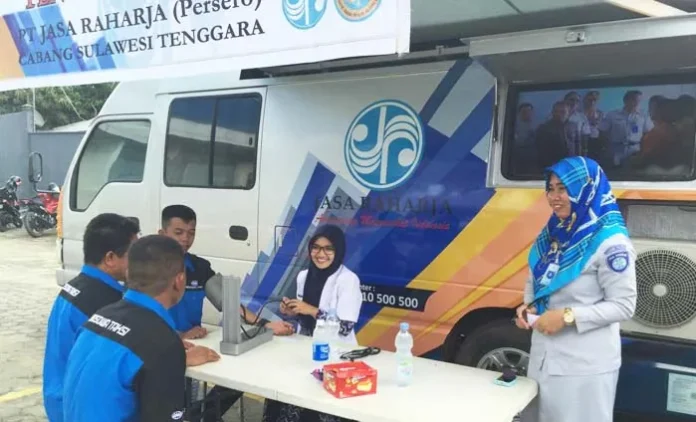 Pemeriksaan kesehatan seluruh sopir taksi Bosowa melakukan pemeriksaan kesehatan di Pool Bosowa Taksi di Jalan Ahmad Yani Kendari, Senin (14/11/2016) kemarin. Pemeriksaan ini diikuti oleh sekitar 50 orang sopir.(Foto : Istimewa)