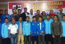 KNPI Sultra Beri Penghargaan 12 Tokoh Inspiratif 2016 KNPI Sultra Beri Penghargaan 12 Tokoh Inspiratif 2016