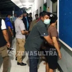 Razia di Lapas Kendari, Penutup Bong Sabu Ditemukan, Satu Napi Positif Gunakan Sabu Suasana saat Badan Narkotika Nasional Provinsi (BNNP) Sulawesi Tenggara (Sultra), bersama Kementerian Hukum dan Hak Asasi Manusia (Kemenkumham) Kantor Wilayah Sultra melakukan razia di Lembaga Pemasyarakatan (Lapas) Kelas IIA Kendari (11/11/2016).(Lukman Budianto/ZONASULTRA.COM)