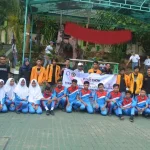 Siswa SMAN 1 Kendari Dikenalkan Teknologi dan Robotika Foto bersama Pemateri, anggota Intero dan siswa kelas satu dilapangan SMA Negeri 1 Kendari , Selasa (15/11/2016). Kegiatan ini merupakan salah satu rangka memperingati hari pahlawan yang jatuh 10 November beberapa waktu lalu.(Foto : Istimewa)