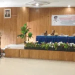 Lestarikan Budaya Suku Muna, Pemkot Kendari Gelar Pelatihan Prosesi Perkawinan Adat Muna PELATIHAN PERKAWINAN -Sekretaris Daerah Kota Kendari Alamsyah Lotunani membuka pelatihan prosesi perkawinan adat Muna di Aula Gedung Bertakwa Kantor Walikota Kendari, Selasa (15/11/2016). Kegiatan ini untuk melestarikan adat budaya suku Muna. (KASMAN/ZONASULTRA.COM)