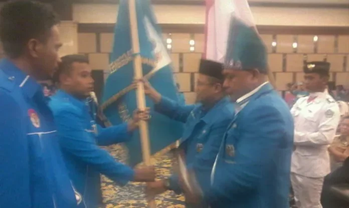 Pelantikan KNPI – Saat pelantikan 360 pengurus Dewan Pimpinan Daerah (DPD) Komite Nasional Pemuda Indonesia (KNPI) Sulawesi Tenggara (Sultra) periode 2016-2019 di Hotel Plaza In Kendari Senin (7/11/2016). (Muhamad Taslim Dalma/ZONASULTRA.COM).