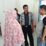Serap Aspirasi Masyarakat Butur, Umar Arsal Perjuangkan Status Jalan Serap Aspirasi Masyarakat Butur, Umar Arsal Perjuangkan Status Jalan Ketgam: Anggota DPR RI Umar Arsal sedang berdiskusi dengan Camat Kambowa La Madia di Kantor Desa Bente, Rabu (9/11/2016). Diskusi tersebut merupakan salah satu rangkaian kunjungan usai menerima aspirasi masyarakat.(IRSAN RANO/ZONASULTRA.COM).