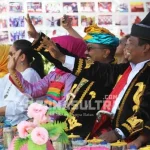 Buka Festival Pulau Tomia, Ini Harapan Arhawi pada Warga Tomia di Perantauan Arhawi Ruda saat menghadiri Festival Pulau Tomia (FTP) bersamaKetua DPRD Wakatobi Muh Ali, Anggota DPD RI Hamsinah Bolu, anggota Forum Komunikasi Pimpinan Daerah, Perwakilan Bank Dunia, sejumlah pejabat lingkup Pemkab Wakatobi serta ribuan tamu undangan, Kamis (3/11/2016). (Duriani/ZONASULTRA.COM)