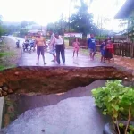 Diterjang Banjir, Jembatan Penghubung Dua Desa di Kabaena Selatan Putus Diterjang Banjir, Jembatan Penghubung Dua Desa di Kabaena Selatan Putus