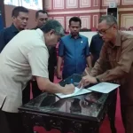 Nur Alam Tanda Tangani KUA PPAS APBD 2017 Nur Alam Tanda Tangani KUA PPAS APBD 2017