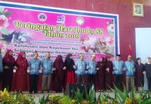 Peringati Hari Ibu, Rektor dan Pegawai USN Cium Kening Istri usn-hari-ibu