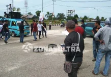 Pertanyakan Legalitas Plt Dikbud Konsel, Mahasiswa Demo di Kantor Bupati Pertanyakan Legalitas Plt Dikbud Konsel, Mahasiswa Demo di Kantor Bupati