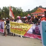 Karyawan Tambang di Kolaka Berdemo Minta Kejaksaan Batalkan Status Tersangka Pimpinannya Karyawan Tambang di Kolaka Berdemo Minta Kejaksaan Batalkan Status Tersangka Pimpinannya