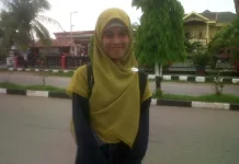 Ibu yang Tergerus Fitrahnya Karena Menyokong Ekonomi Keluarga Ibu Yang Tergerus Fitrahnya Karena Menyokong Ekonomi Keluarga