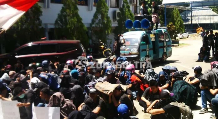 kbm_teknik Peringati Hari Anti Korupsi, KBM Teknik UHO Tuntut Kejelasan UKT