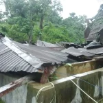 Diterjang Angin Puting Beliung, Empat Rumah Warga Mubar Roboh Angin Keras disertai hujan ringan Robohkan 4 Rumah Warga.