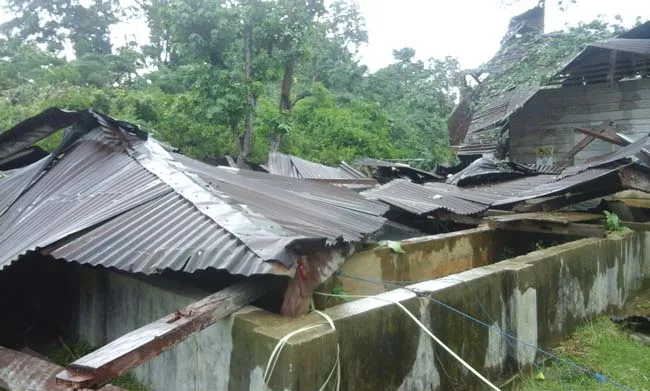 kondisi_rumah Angin Keras disertai hujan ringan Robohkan 4 Rumah Warga.