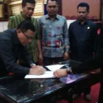 DPRD Sultra Tetapkan Dua Raperda Jadi Perda DPRD Sultra Tetapkan Dua Raperda Jadi Perda