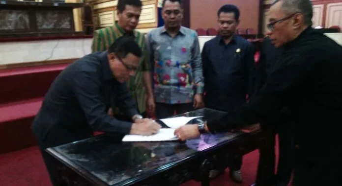 DPRD Sultra Tetapkan Dua Raperda Jadi Perda