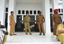 Utang Menumpuk, Kantor BPMD Konut Disegel Pemilik Warung Utang Menumpuk, Kantor BPMD Konut Disegel Pemilik Warung