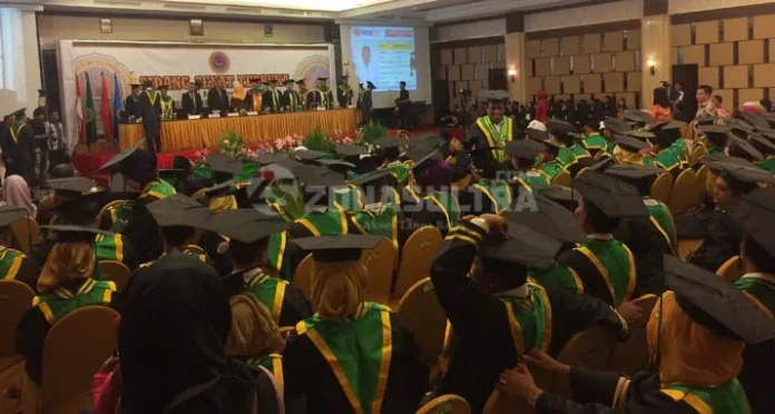 Yulianti Jadi Wisudawan Terbaik STIE 66 Kendari