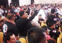 Debat Tahap 2 Memanas Karena Pengeras Suara Paslon Zayat-Syahriah Bermasalah Debat Tahap 2 Memanas Karena Pengeras Suara Paslon Zayat-Syahriah Bermasalah