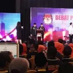 Tampil Berseragam Hitam di Debat Publik, Ini Visi Razak-Haris Tangani Persoalan Kendari Tampil Berseragam Hitam di Debat Publik, Ini Visi Razak-Haris Tangani Persoalan Kendari