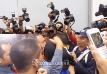 Umar Samiun Ditahan KPK, Loyalisnya Menangis Histeris Umar Samiun Ditahan KPK, Loyalisnya Menangis Histeris