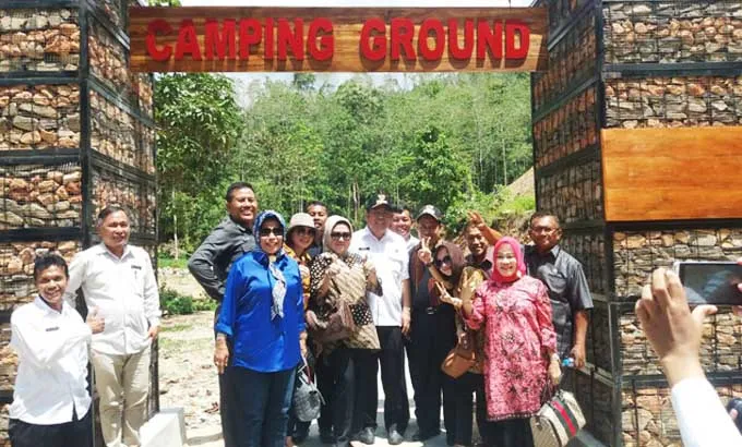 kebun-raya-wali-kota-kendari-asrun-bersama-wakil-walikota