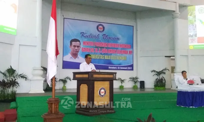Menteri Pertanian Andi Amran Sulaiman memberikan kuliah umum Menteri Pertanian Andi Amran Sulaiman memberikan kuliah umum