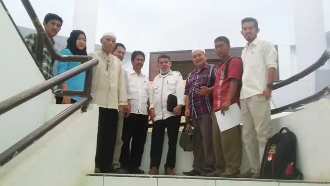 presiden-bajo-indonesia-abdul-manan-baju-putih presiden-bajo-indonesia-abdul-manan-baju-putih