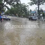 Hujan 30 Menit, Sejumlah Ruas Jalan Protokol Kendari Tergenang Hujan 30 Menit, Sejumlah Ruas Jalan Protokol Kendari Tergenang