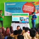 SHARP Mobile Learning Station Edukasi Siswa Sekolah Dasar Suasana kegiatan edukasi