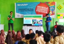 SHARP Mobile Learning Station Edukasi Siswa Sekolah Dasar Suasana kegiatan edukasi